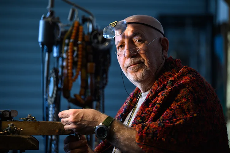 İstanbul’da dünyaya iz bırakan mücevherler tasarlıyor