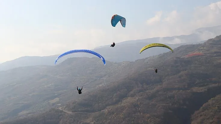 Yeşille mavinin buluştuğu Uçmakdere’de geçen yıl yaklaşık 35 bin uçuş gerçekleştirildi