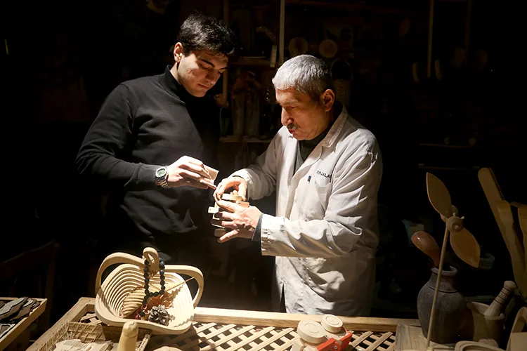 Malatya’da ahşap ustası yarım asırdır mesleğini sürdürüyor