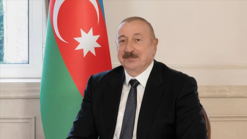 Aliyev, Eintracht Frankfurt’u mağlup eden Karabağ’ı kutladı, hakemi eleştirdi