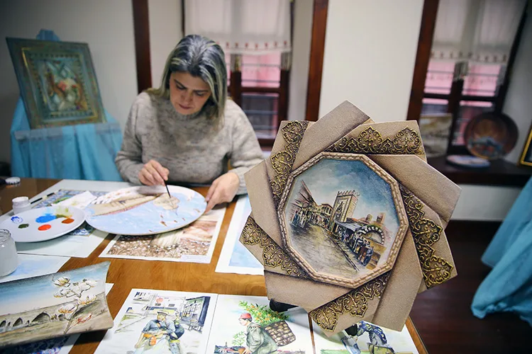 Adana’nın tarihi ve kültürü rölyef eserlerle dünyaya tanıtılıyor