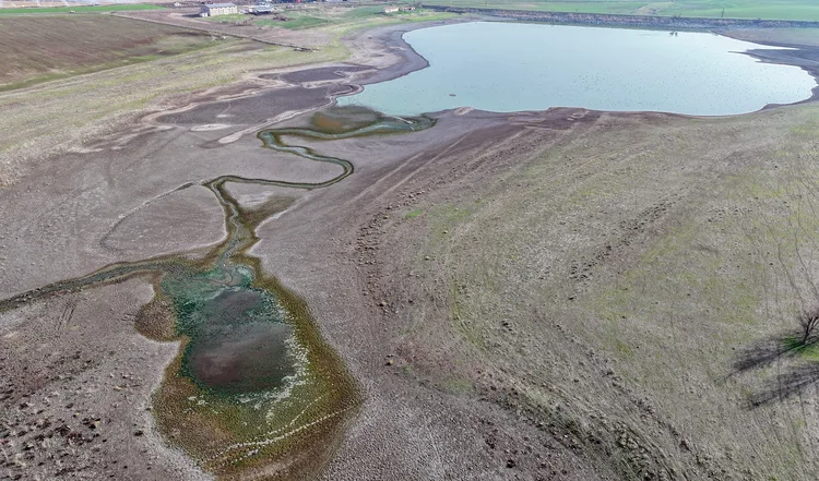 Diyarbakır’da “kuş cenneti” olarak bilinen Kabaklı Göleti kuruma tehlikesi yaşıyor