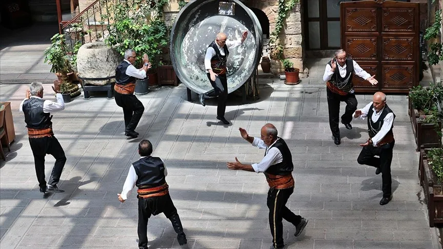 Kastamonu’nun yöresel halk oyunu “Sepetçioğlu”nu emekliler yaşatıyor