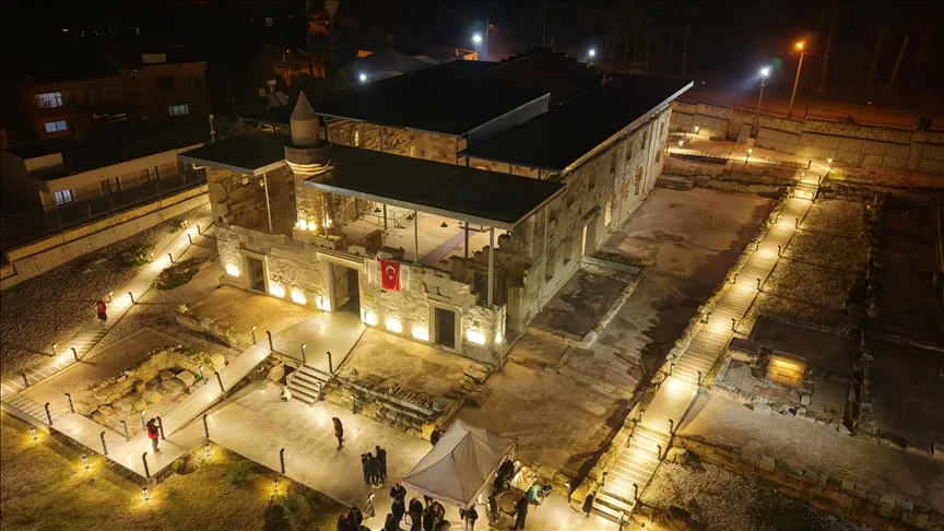 Osmaniye’de restorasyonu tamamlanan tarihi Ala Cami tekrar ibadete açıldı