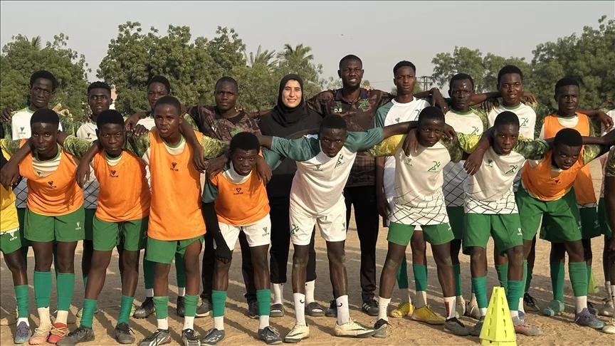 Kadın futbol antrenörü Nijerya’nın kuzeyinde gençlere umut oluyor