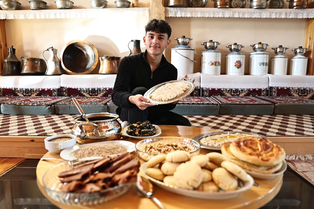 17 yaşındaki gencin anneanne ve babaannesinin tarifleriyle yaptığı yemekler ilgi görüyor