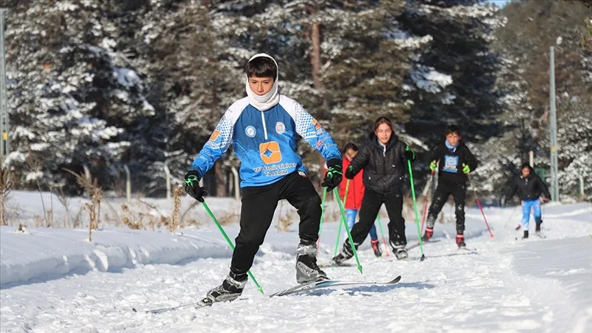 Kayaklı koşucular milli takım hayaliyle Dumanlı Tabiat Parkı’nda kampta