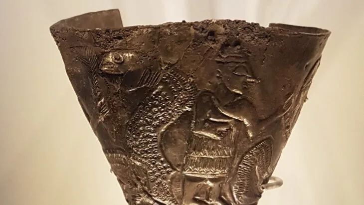 4.200 Yıllık Gümüş Kadeh Evrenin Yaratılışını Tasvir Ediyor Olabilir