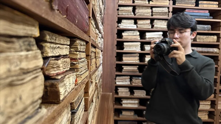 İzmir’de lise öğrencileri tarihi Necip Paşa Kütüphanesi’nin tanıtımı için belgesel çekti