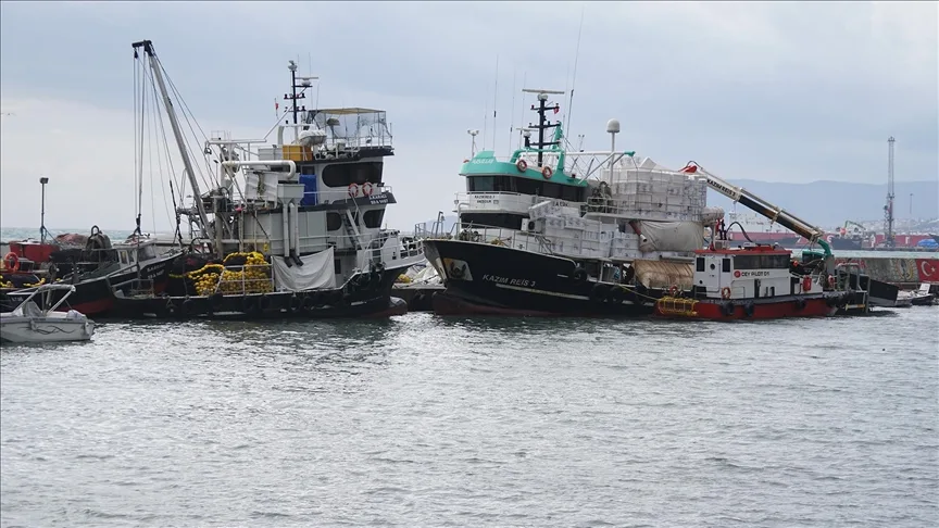 Tekirdağlı balıkçılar şiddetli lodos nedeniyle ava çıkamıyor