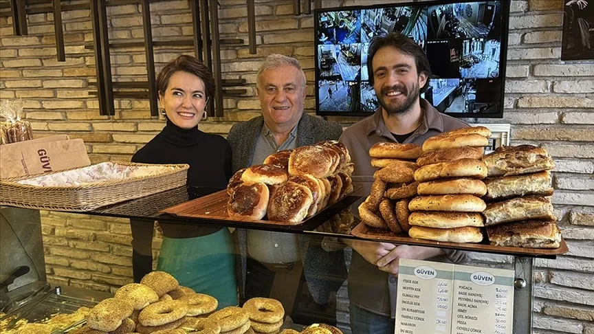 “Yılın Ahisi” seçilen 70 yaşındaki pastaneci, mesleğini evlatlarıyla sürdürüyor