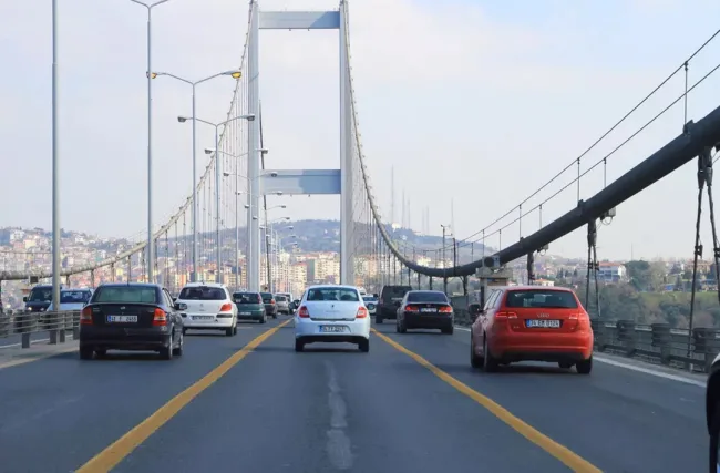 Trafikte Yeni Dönem: TBMM’den Geçti! 2026 Trafik Cezaları ve Ehliyet İptali Şartları