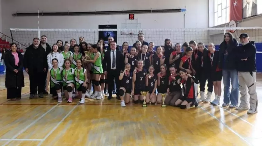 Bilecik’te küçük kızlar voleybol müsabakaları tamamlandı