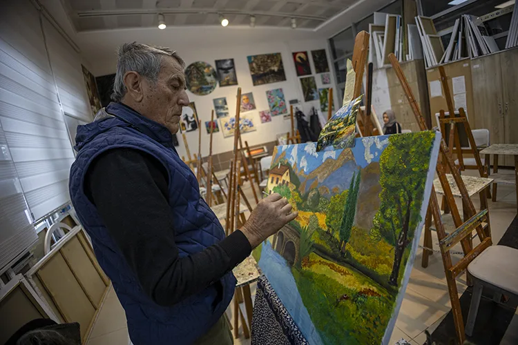 Hafızasını korumak için başladığı resim hobisi oldu