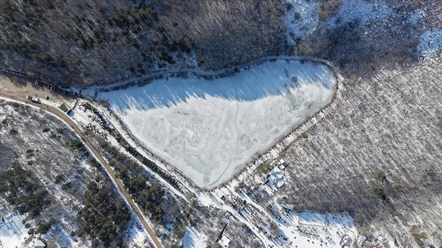 Çubuk Karagöl Tabiat Parkı’ndaki göl dondu