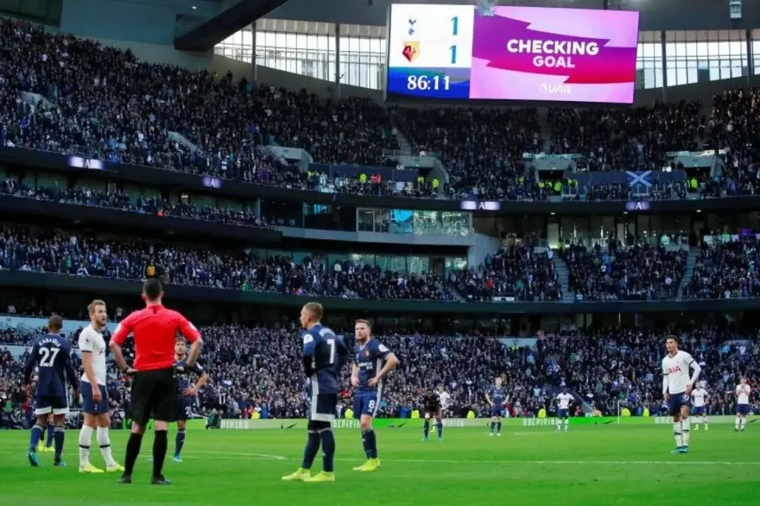 Futbolseverleri illallah ettiren olaya 10 saniye kuralı