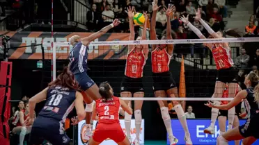 Eczacıbaşı Dynavit, Şampiyonlar Ligi’nde Olympiacos’u 3-0 mağlup ederek önemli bir galibiyet aldı.