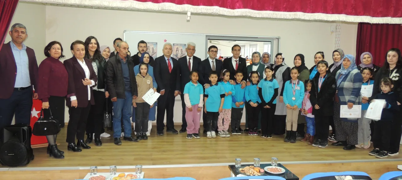 Çok Kitap Okuyan Anne ve Çocuklar Ödüllendirildi