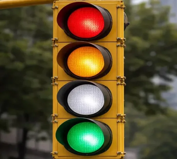 Trafik lambalarında dört ışıklı dönem..