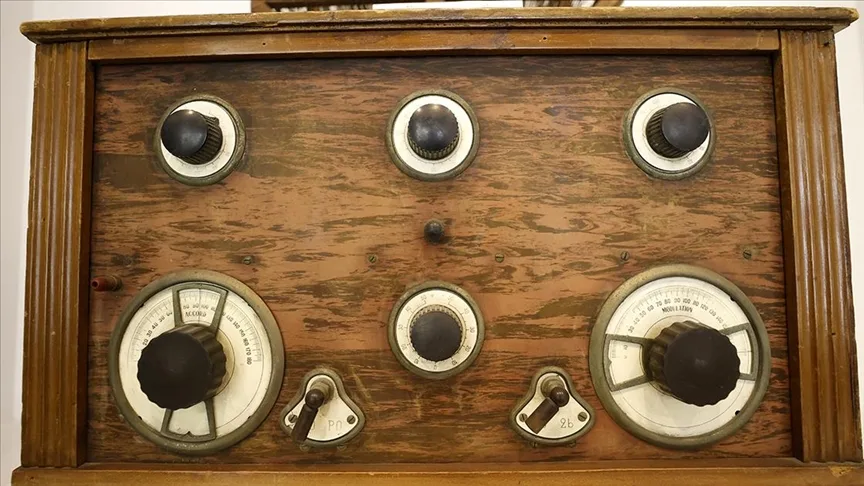 Telgraftan dönüştürülen 106 yıllık radyo ziyaretçileri geçmişe götürüyor