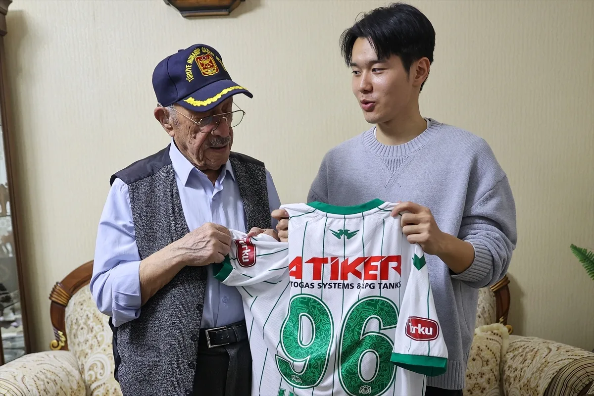Konyasporlu Jinho Jo, Kore gazisi ile buluştu