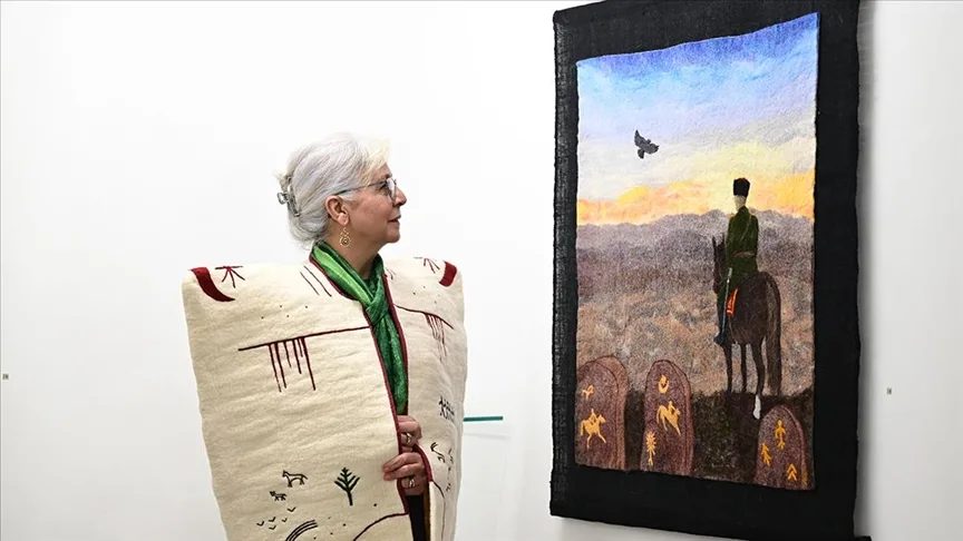 Türk medeniyetinin binlerce yıllık kaya resimleri keçeyle sanata dönüştü