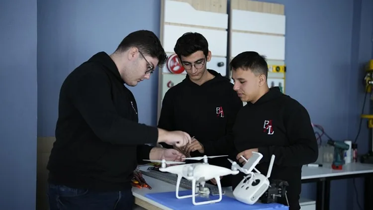 Anadolu lisesi mezunu 3 genç, orman yangınlarına karşı dron tasarladı