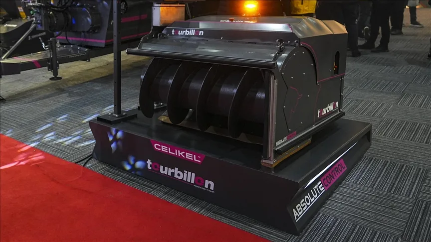 Yerli yem itme robotu çiftliklerde yem israfını azaltıp süt verimini artıracak