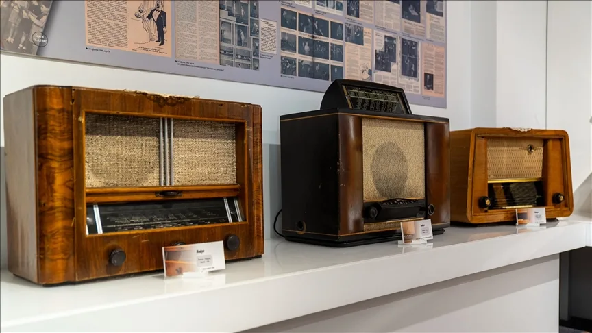 Türkiye’de “Muhterem dinleyiciler” anonsuyla başlayan radyo yayınları 99 yıldır sürüyor