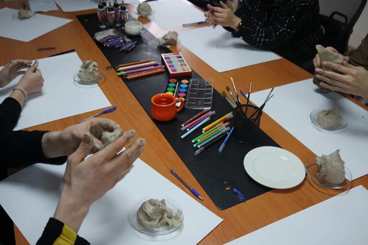 Bağımlılık nedeniyle suça karışan çocuklar sanatla topluma kazandırılıyor