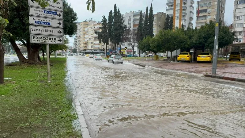 Antalya’ya 40 günde geçen yılın toplamı kadar yağış düştü