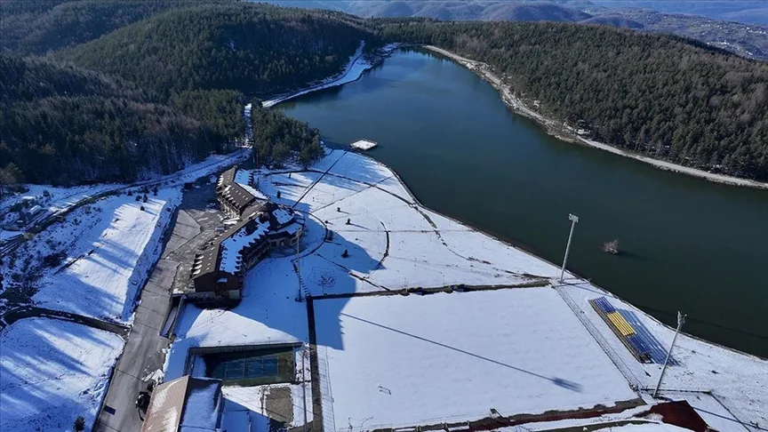 Beyaz örtüyle kaplı Topuk Yaylası havadan görüntülendi