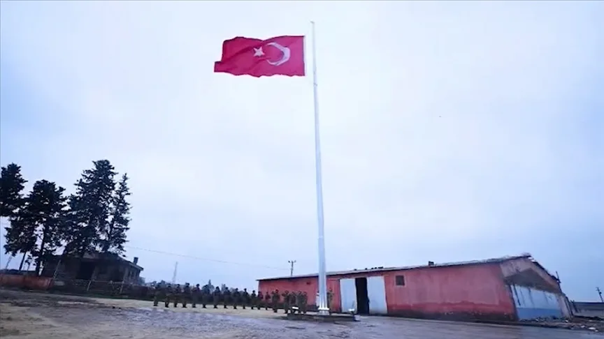Terör örgütü YPG yandaşlarının Türk bayrağına saldırdığı alan, hudut karakolu sınırları içerisine alındı