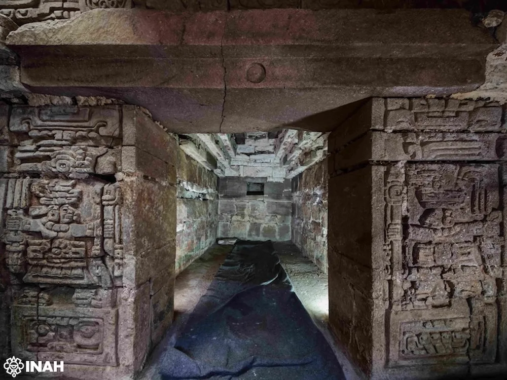 Olağanüstü Renkli Duvar Resmi, Oaxaca’da 1.400 Yıllık Zapotek Mezarını Ortaya Çıkardı