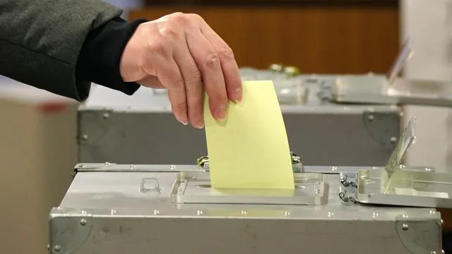 Japonya erken genel seçim için sandık başına gitti