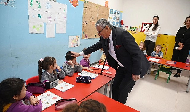 Başkan Topaloğlu, öğrencilerin kitap etkinliğine katıldı