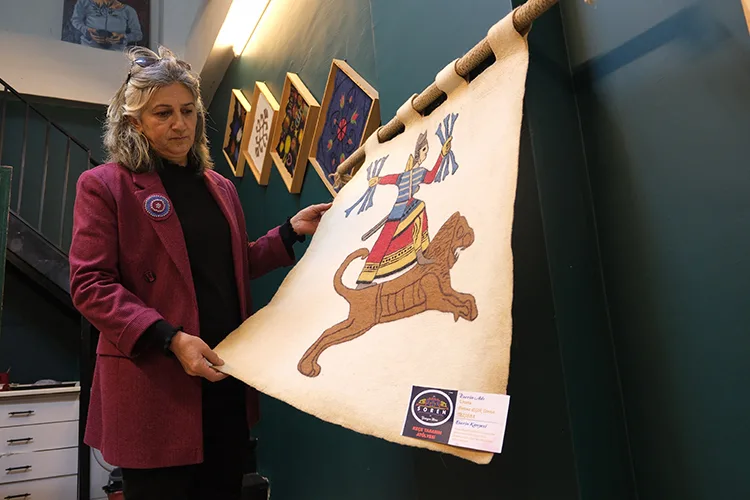 Keçe sanatçısı kadın, sanatını gelecek nesillere aktarmayı hedefliyor