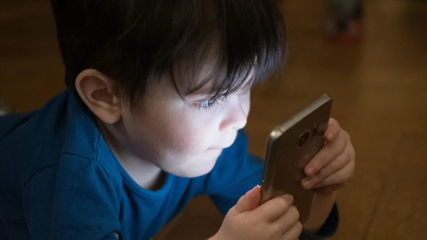 Aile ve Sosyal Hizmetler Bakanlığından ebeveynlere dijital uygulamalar için “ekran süresi” uyarısı