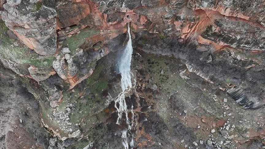 Eski darphaneden çağlayan Zebil Şelalesi yılın sadece 2 ayı akıyor