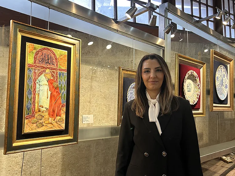 Songül Acer’in “Aynı Sırda Buluşanlar” sergisi, Yeni Camii Hünkar Kasrı’nda açıldı