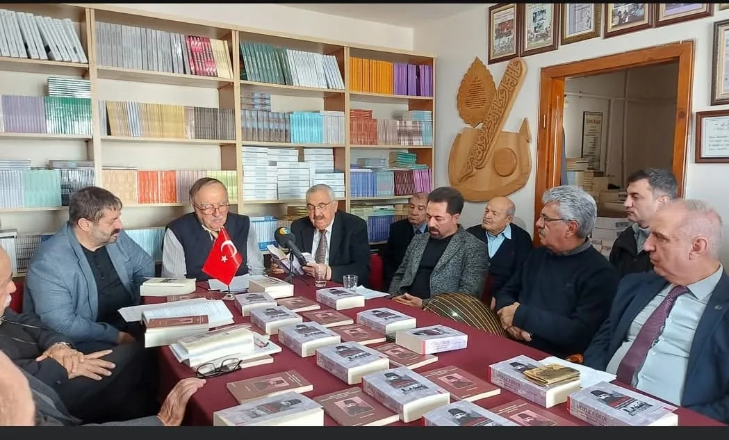 Şark’ın Diyojeni Nüzhet Dede Manas Kültürevi’nde Anıldı