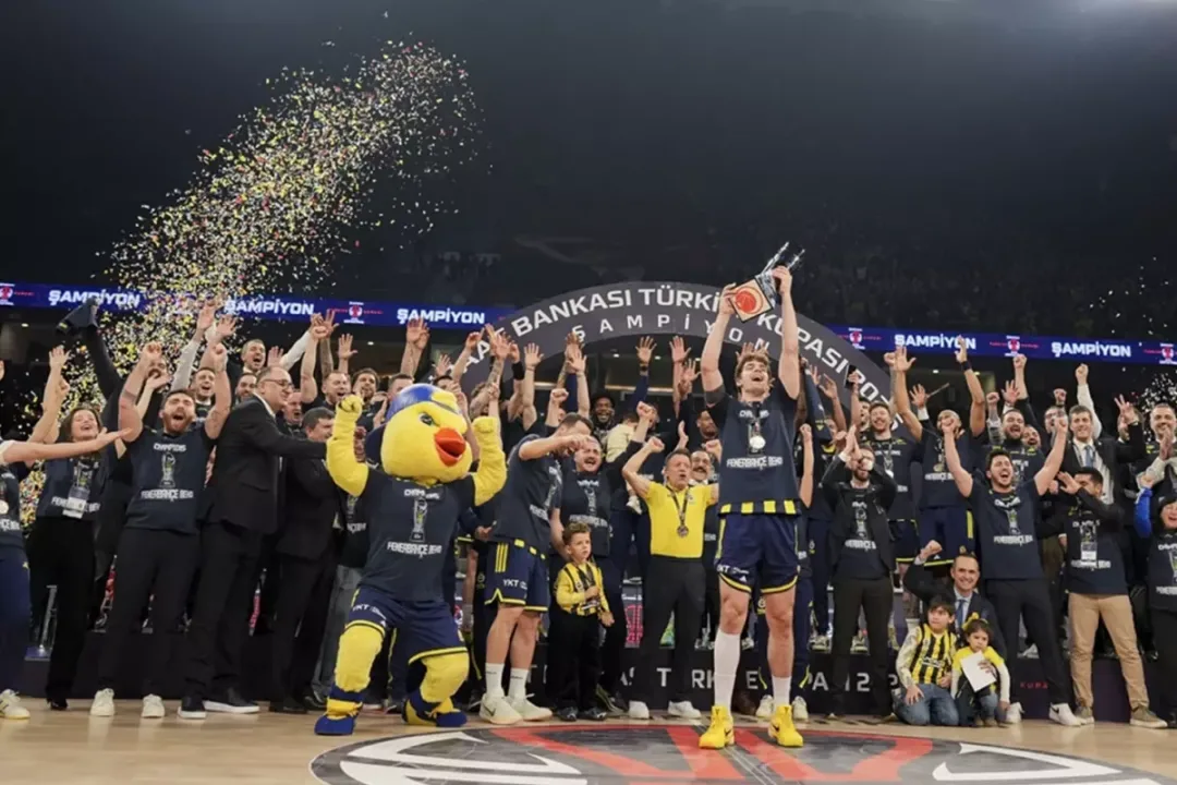 Beşiktaş’ı deviren Fenerbahçe Beko, Türkiye Kupası’nda şampiyon