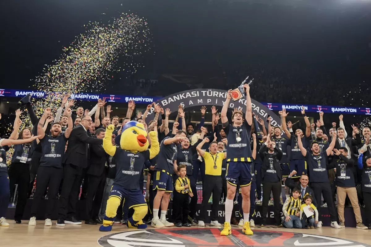 Beşiktaş’ı deviren Fenerbahçe Beko, Türkiye Kupası’nda şampiyon