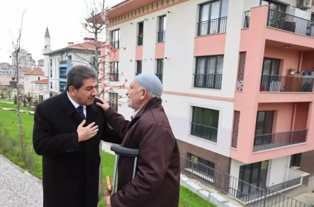 Esenler’den Emeklilere Destek Kartı