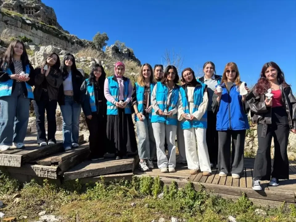 Muğla’da gençler, Tlos Antik Kenti’nde seramik atölyesi ile tarih ve sanatı birleştirdi.