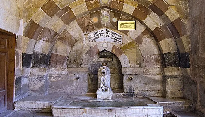 Hacı Bektaş-ı Veli Dergâhı’nın Yapı Elemanlarından Aslanlı Çeşme