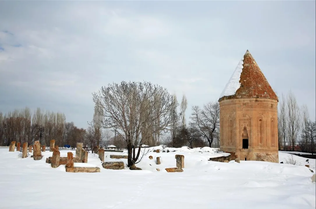 14.Yüzyıldan Günümüze Ulaşan Mezar Anıtı