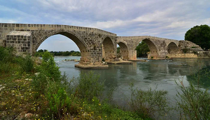 Antik Zamanlardan Günümüze Uzanan Aspendos Köprüsü