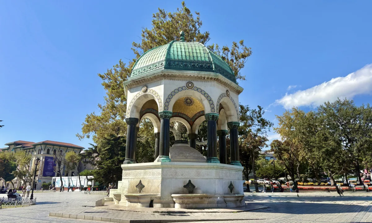 Sultanahmet Meydanı’nda Bir Dostluk Anıtı