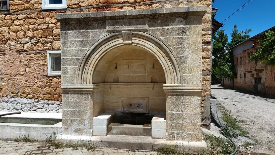 Tarihi Hititler öncesine uzanan, İpek Yolu üzerinde bir ilçe